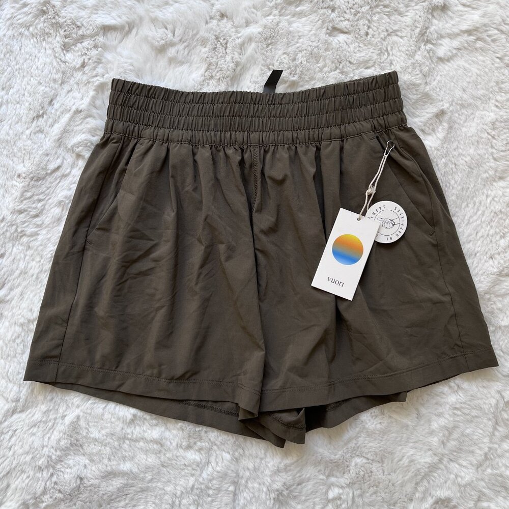 Vuori Women's Lightweight Dark Oregano Villa Short Size M | NWT
